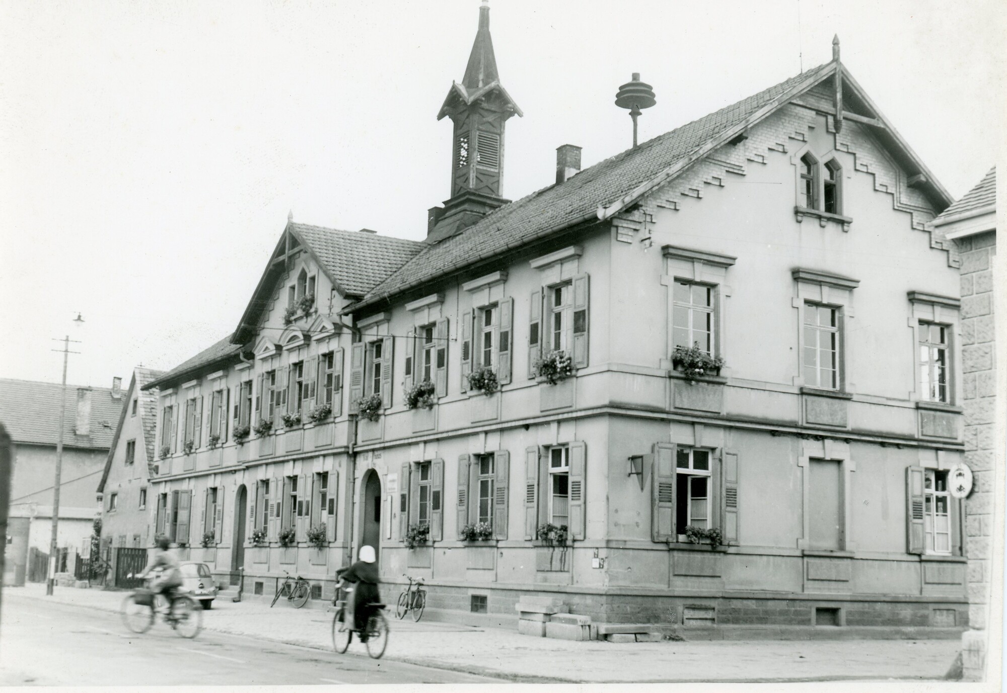 32_RS22121_Rathaus Linkenheim_lpr.jpg
